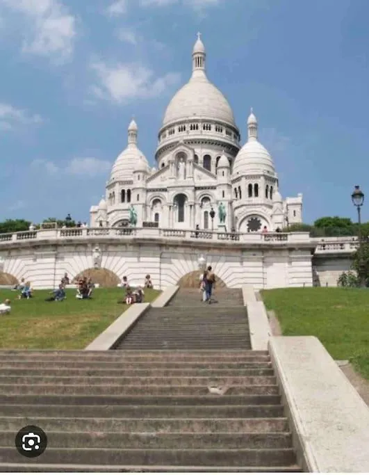 In The Center Of Montmartre Appartamento